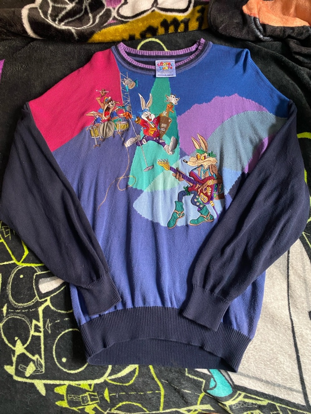 Looney tunes vintage Lario sweater limited edition bugs bunny taz coyote